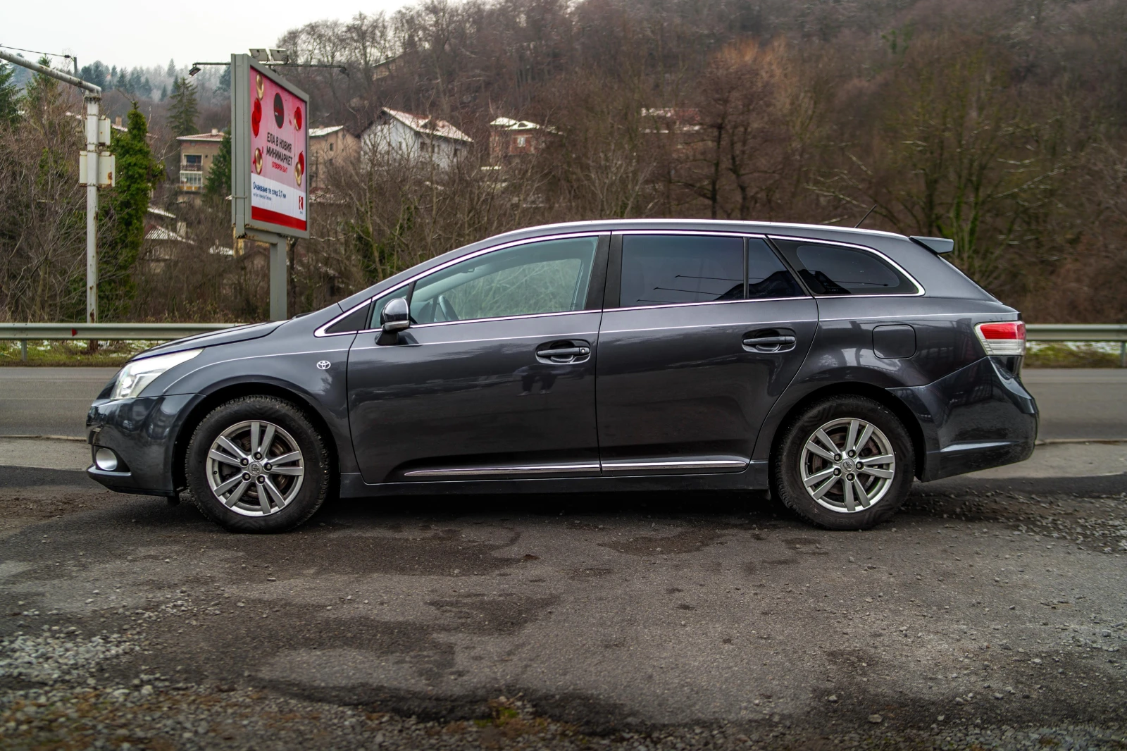 Toyota Avensis 1.8i 147к.с. АВТОМОБИЛТ СЕ ПРОДАВА С ГАРАНЦИЯ - изображение 3