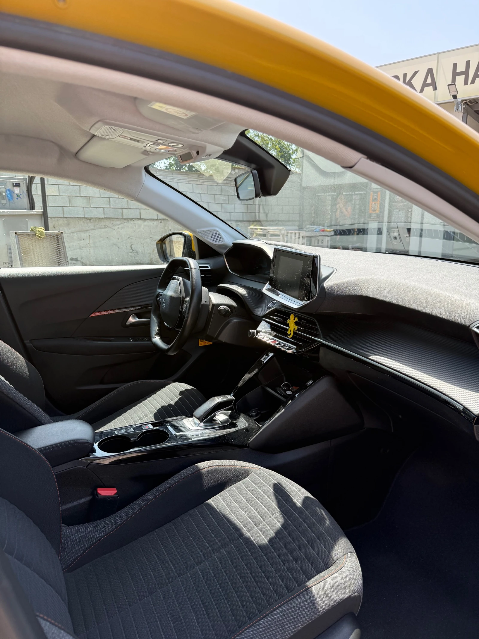 Peugeot 208  - изображение 2