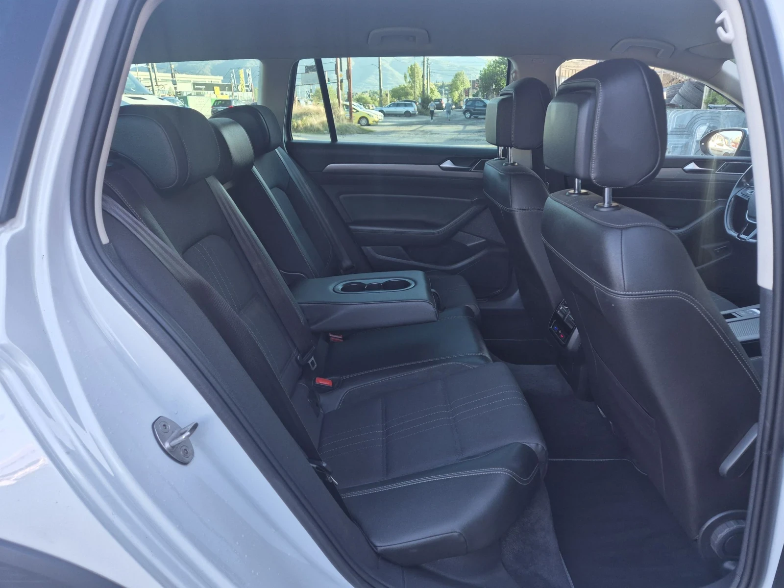 VW Alltrack 2.0-TDI-190кс/ДИСКТОНИК/ЛЕД | Mobile.bg — изображение 13