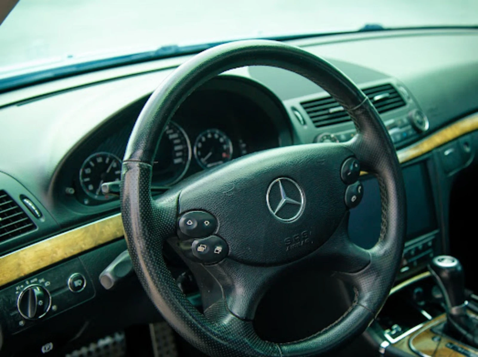 Mercedes-Benz E 500, снимка 9 - Автомобили и джипове - 54232137