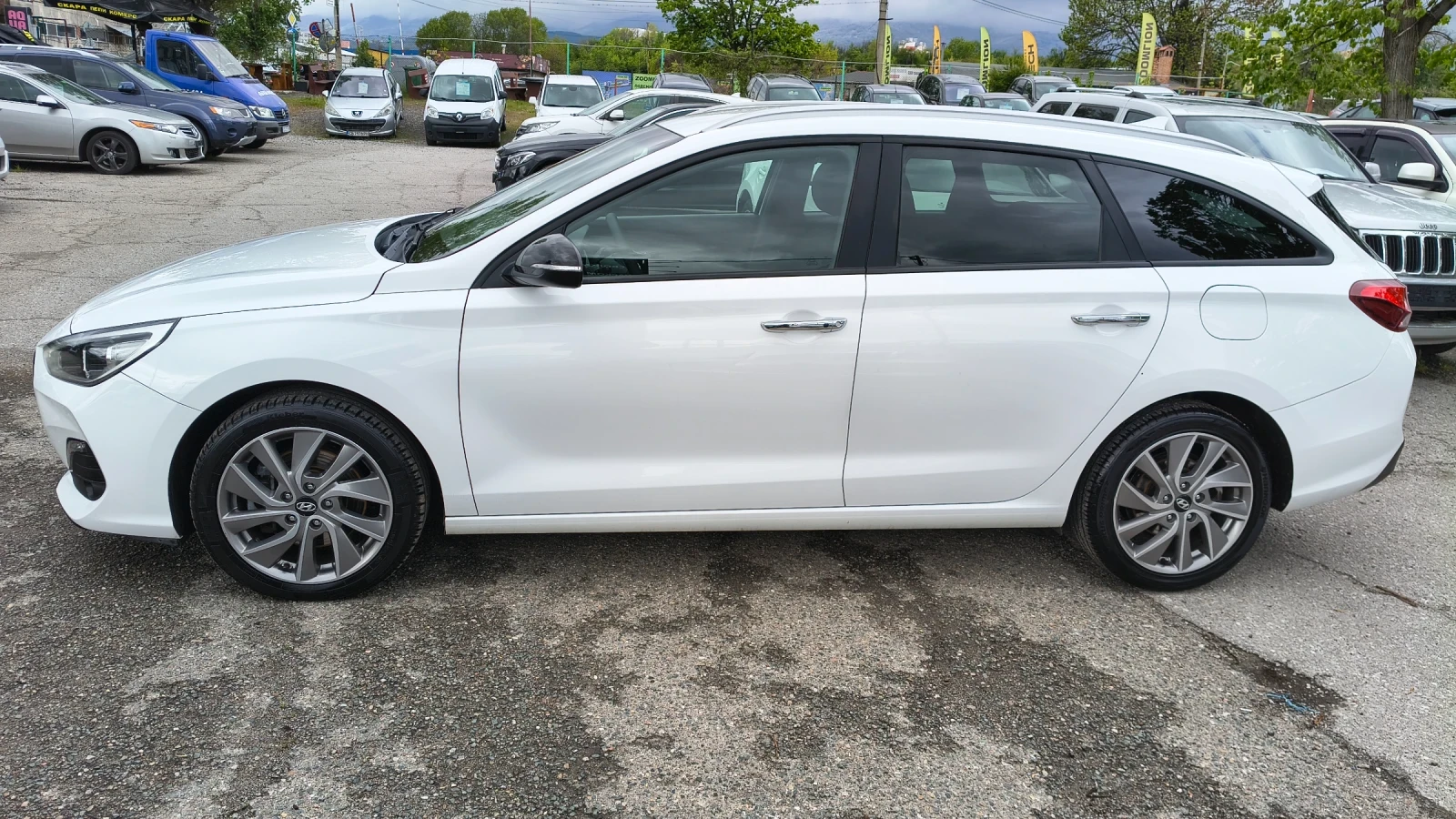 Hyundai I30 1.6 CRDi Edition/Navi, снимка 9 - Автомобили и джипове - 54379937