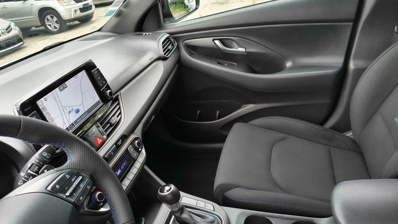 Hyundai I30 1.6 CRDi Edition/Navi, снимка 13 - Автомобили и джипове - 54379937