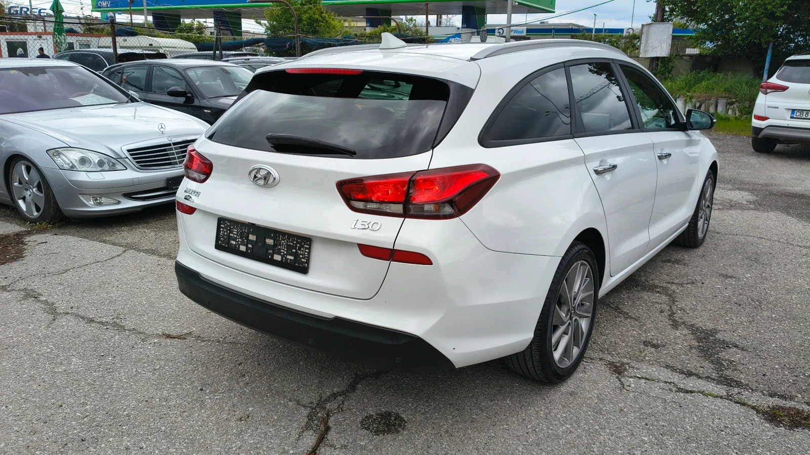 Hyundai I30 1.6 CRDi Edition/Navi, снимка 4 - Автомобили и джипове - 54379937