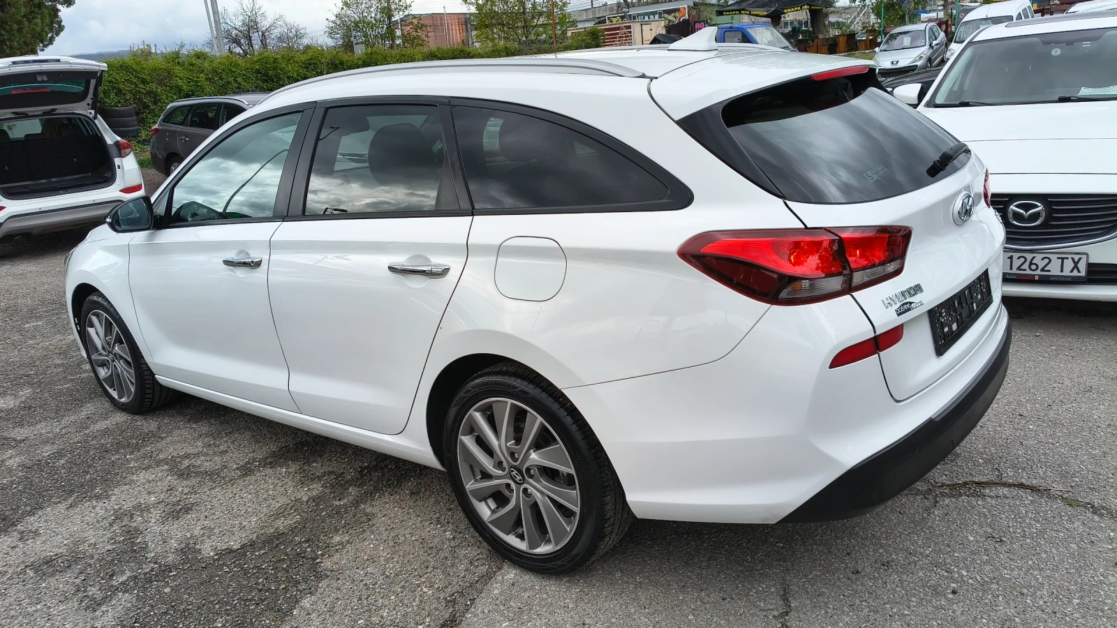 Hyundai I30 1.6 CRDi Edition/Navi, снимка 7 - Автомобили и джипове - 54379937