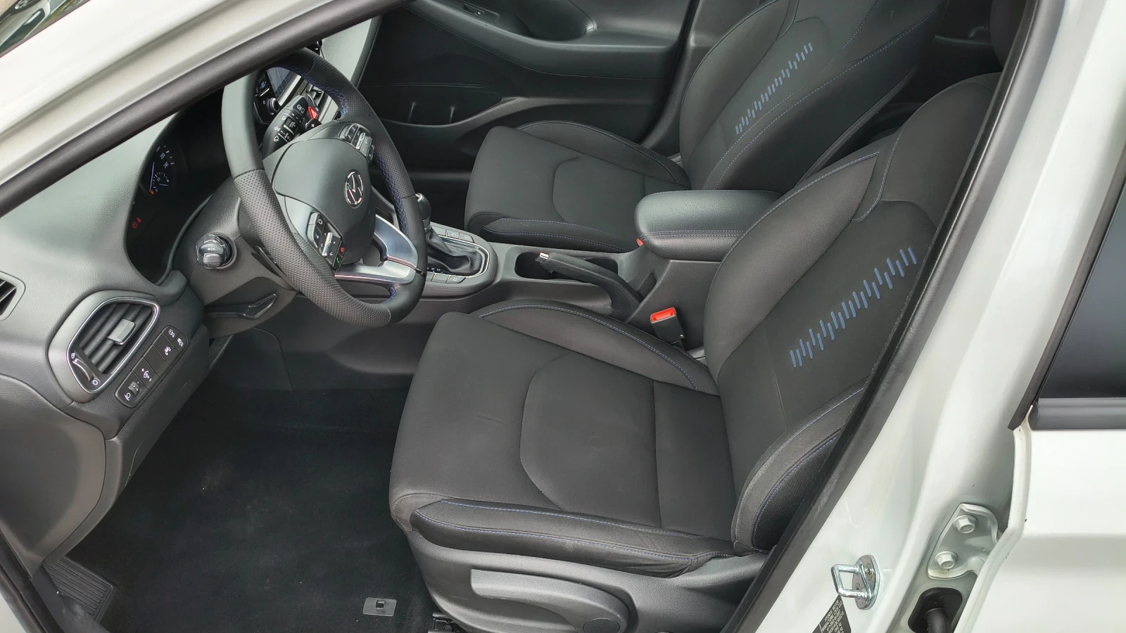 Hyundai I30 1.6 CRDi Edition/Navi, снимка 14 - Автомобили и джипове - 54379937