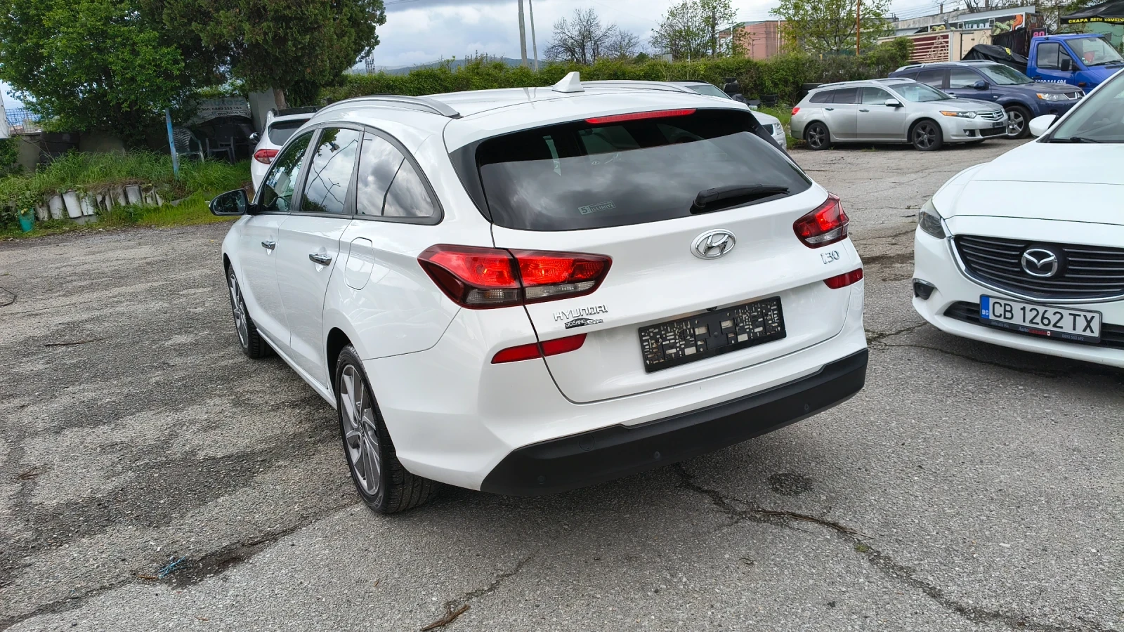 Hyundai I30 1.6 CRDi Edition/Navi, снимка 6 - Автомобили и джипове - 54379937