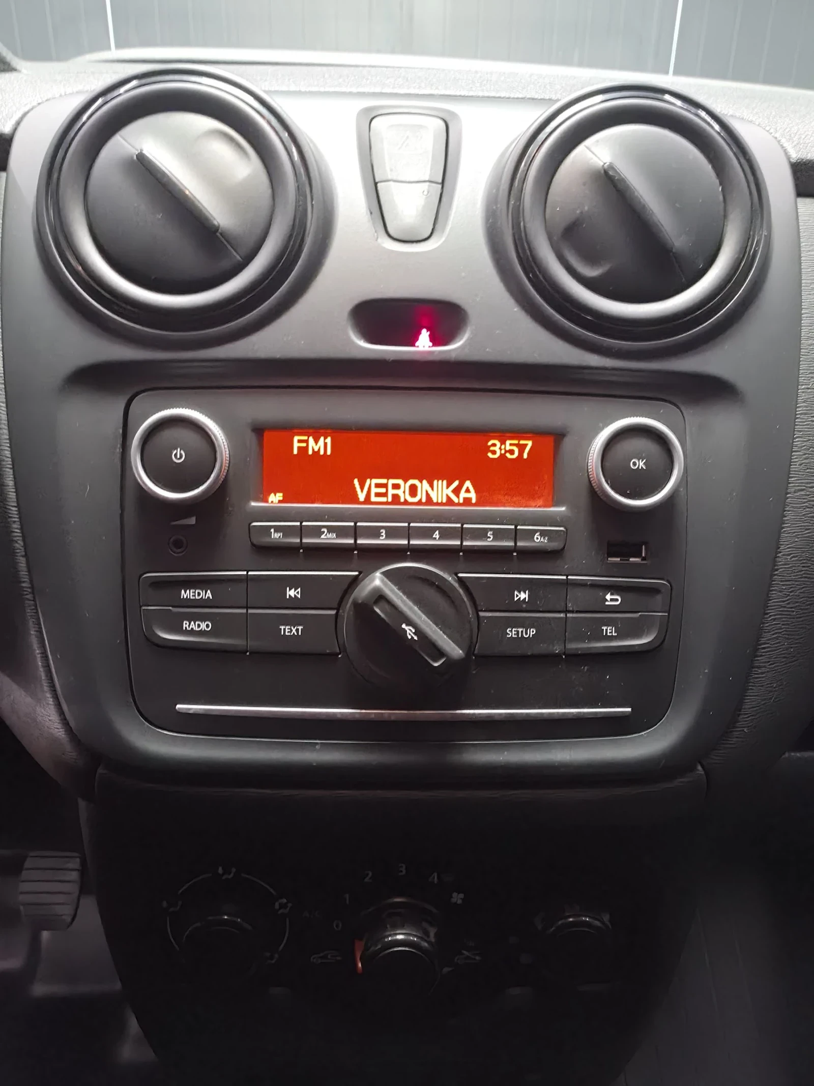 Dacia Dokker 53 000КМ* 1.5DCI* ЕЛ* КЛИМА* ЧИСТО НОВА, снимка 14 - Автомобили и джипове - 55035954