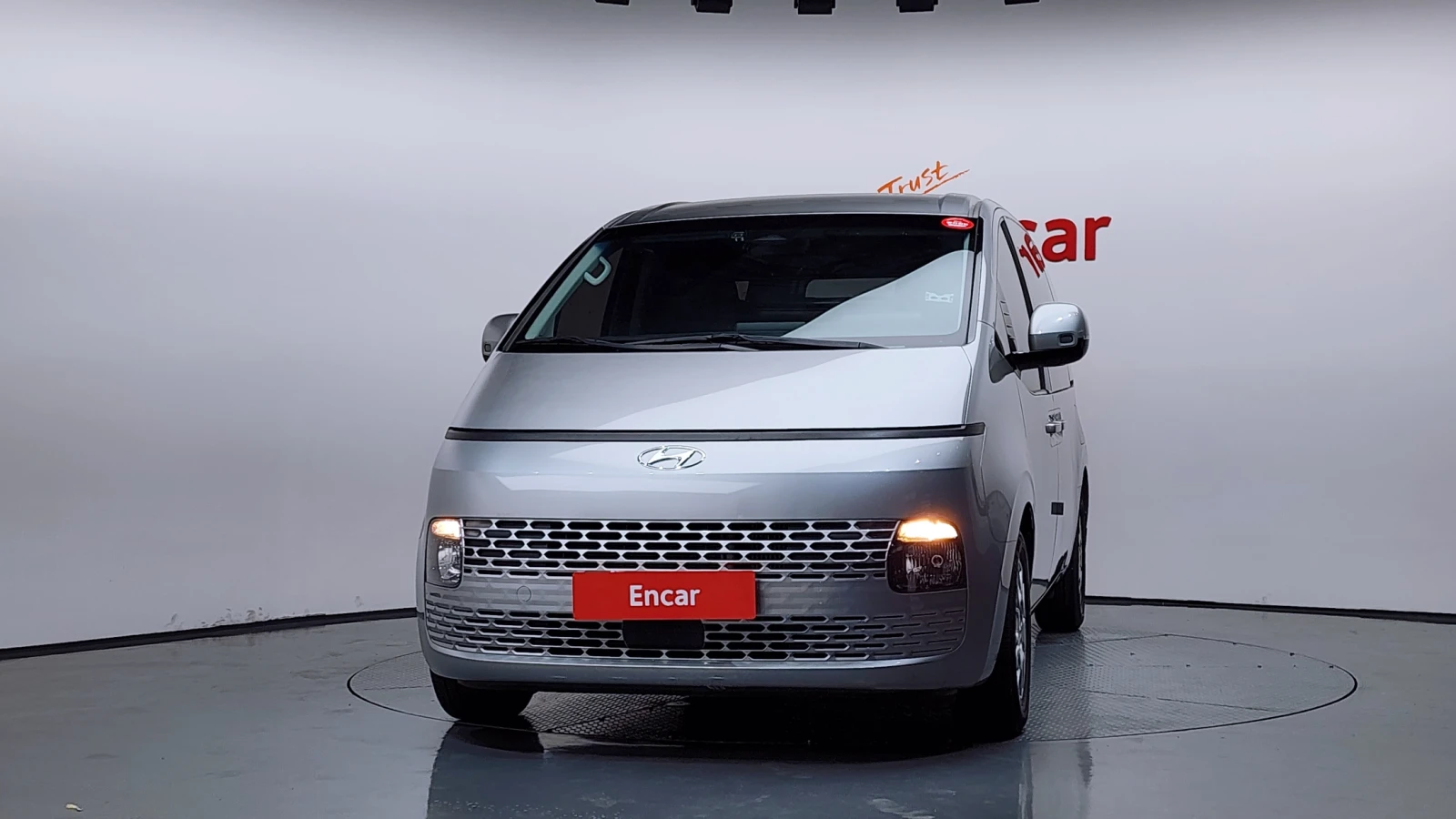 Hyundai Staria Modern* BLIND SPOT* ПОДГРЕВ ВОЛАН* КРАЙНА ЦЕНА, снимка 3 - Автомобили и джипове - 55496106