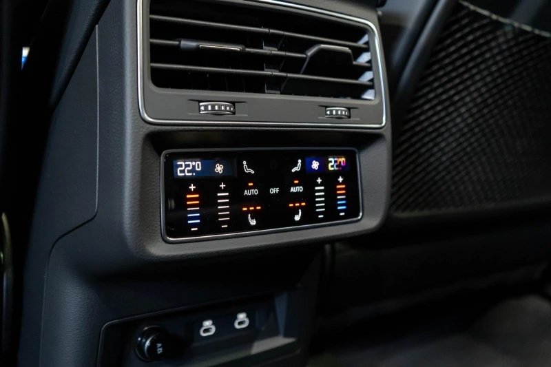 Audi SQ7 FACELIFT/ABT 650HP/CARBON/B&O/PANO/MATRIX/HEAD UP/, снимка 17 - Автомобили и джипове - 51062723