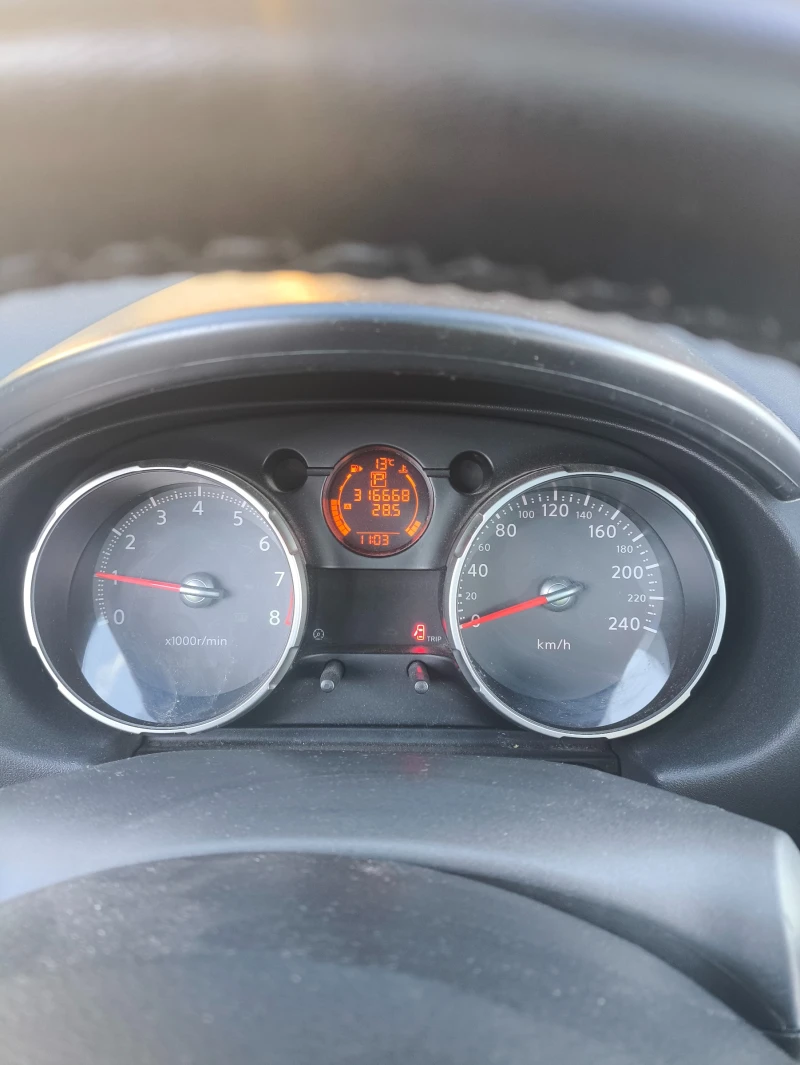 Nissan Qashqai, снимка 9 - Автомобили и джипове - 52371725