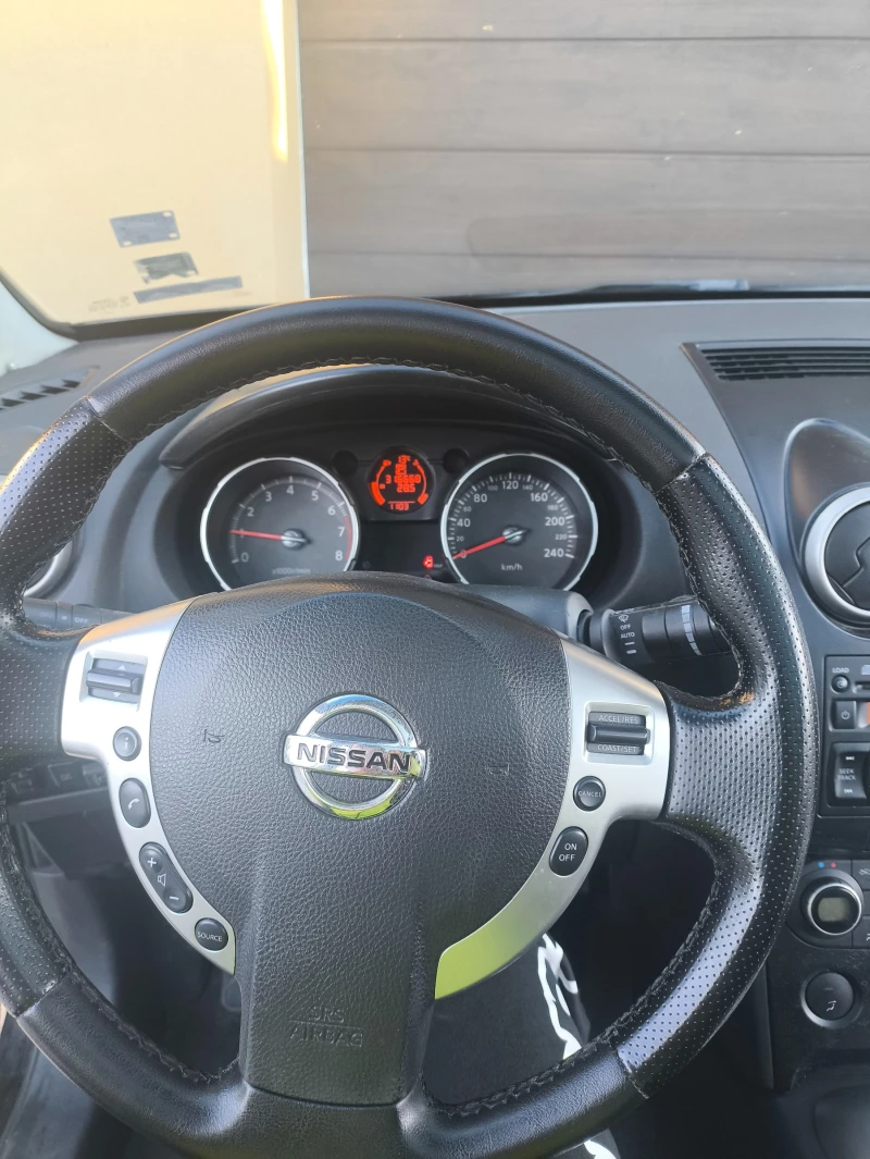 Nissan Qashqai, снимка 6 - Автомобили и джипове - 52371725