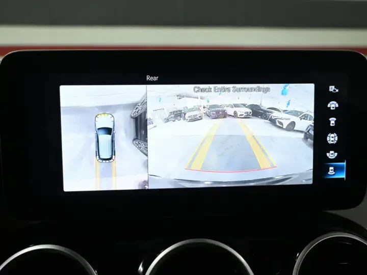 Mercedes-Benz GLC 300 4MATIC * No Accident * Ambient Light* 360CAM* CARF, снимка 11 - Автомобили и джипове - 54812055
