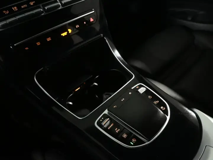 Mercedes-Benz GLC 300 4MATIC * No Accident * Ambient Light* 360CAM* CARF, снимка 13 - Автомобили и джипове - 54812055