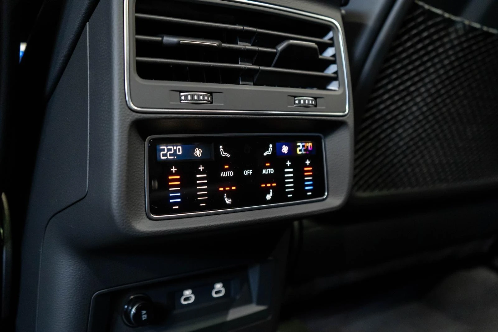 Audi SQ7 FACELIFT/ABT 650HP/CARBON/B&O/PANO/MATRIX/HEAD UP/ | Mobile.bg   17