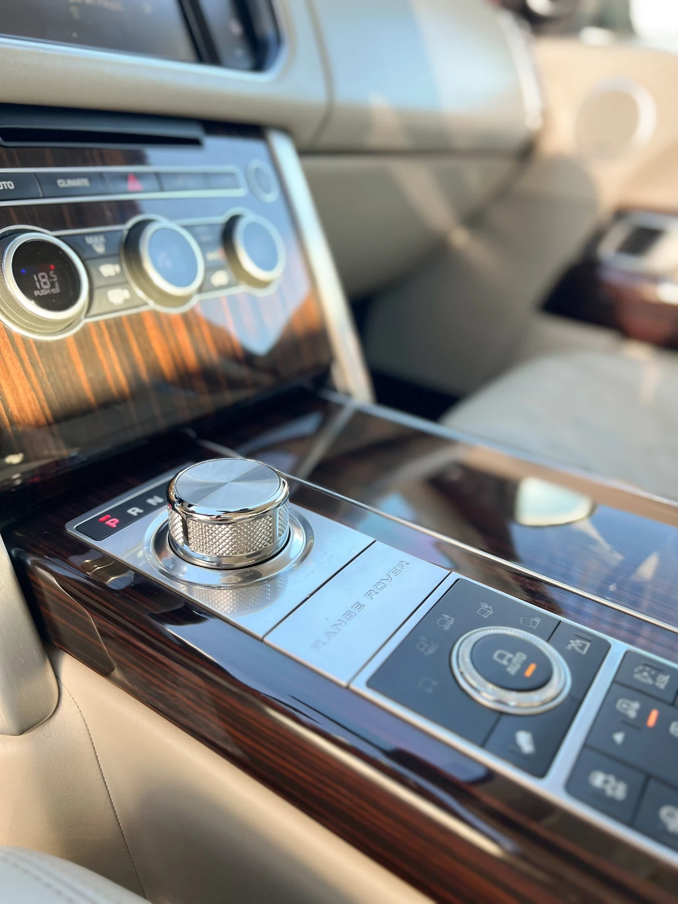 Land Rover Range rover RANGE ROVER SVO AUTOBIOGRAPHY LANG V8 - изображение 9