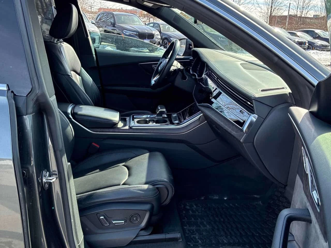 Audi Q8 * Technik * CARFAX * ЦЕНА ДО БГ, снимка 16 - Автомобили и джипове - 53749518