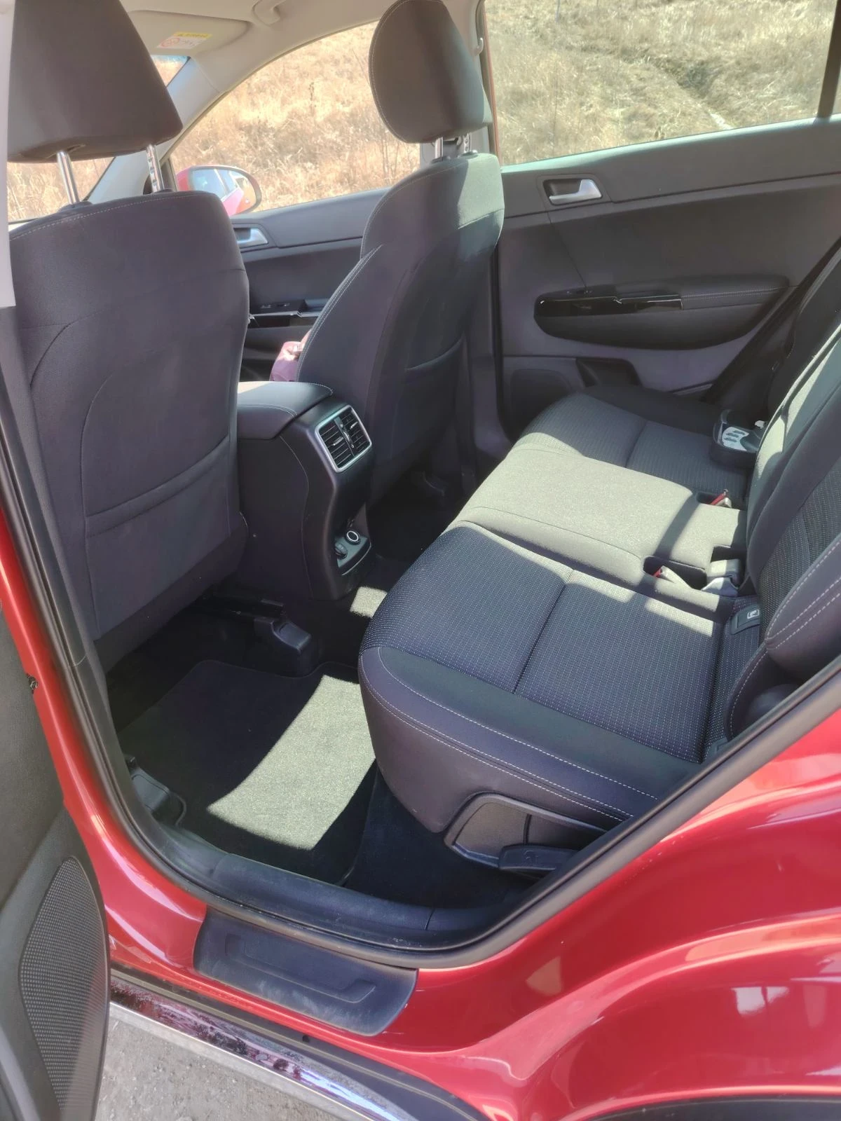 Kia Sportage, снимка 4 - Автомобили и джипове - 53850650