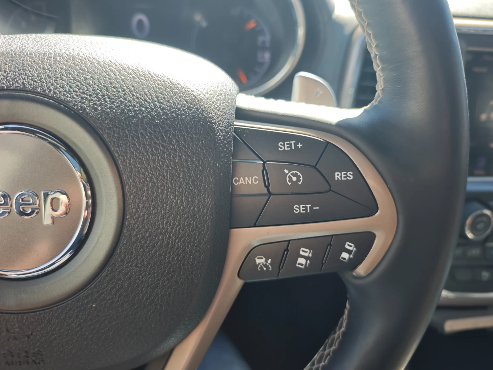 Jeep Grand cherokee Overland 3.6 4x4 Full, снимка 17 - Автомобили и джипове - 54129109