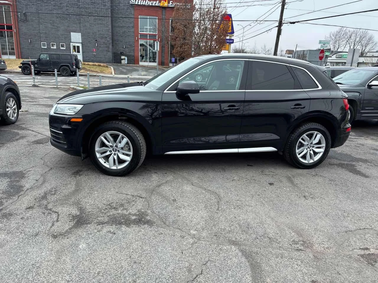 Audi Q5 * Komfort * ПОДГРЕВИ* ПАНОРАМА* KEYLESS* , снимка 2 - Автомобили и джипове - 54222261