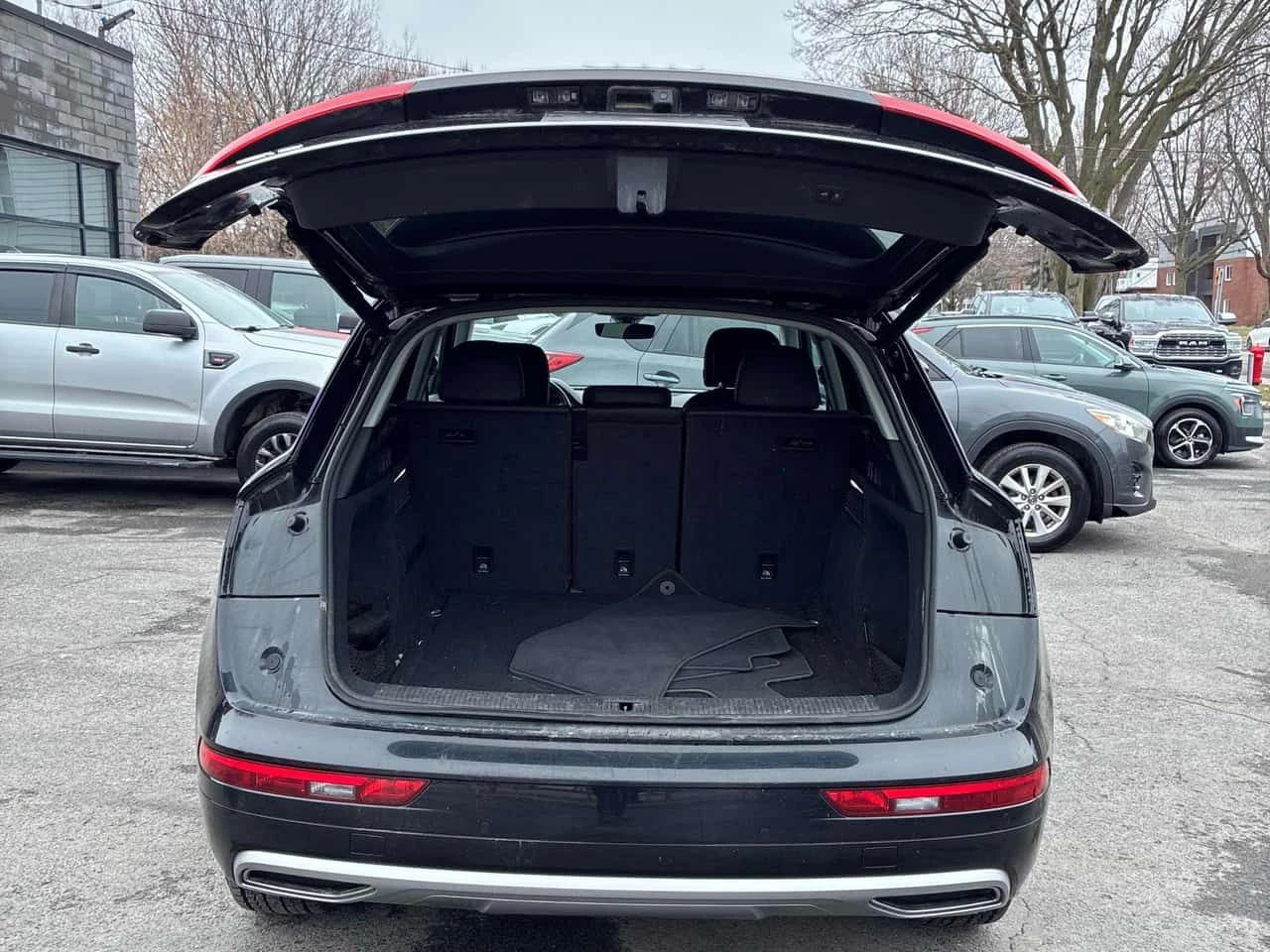 Audi Q5 * Komfort * ПОДГРЕВИ* ПАНОРАМА* KEYLESS* , снимка 12 - Автомобили и джипове - 54222261