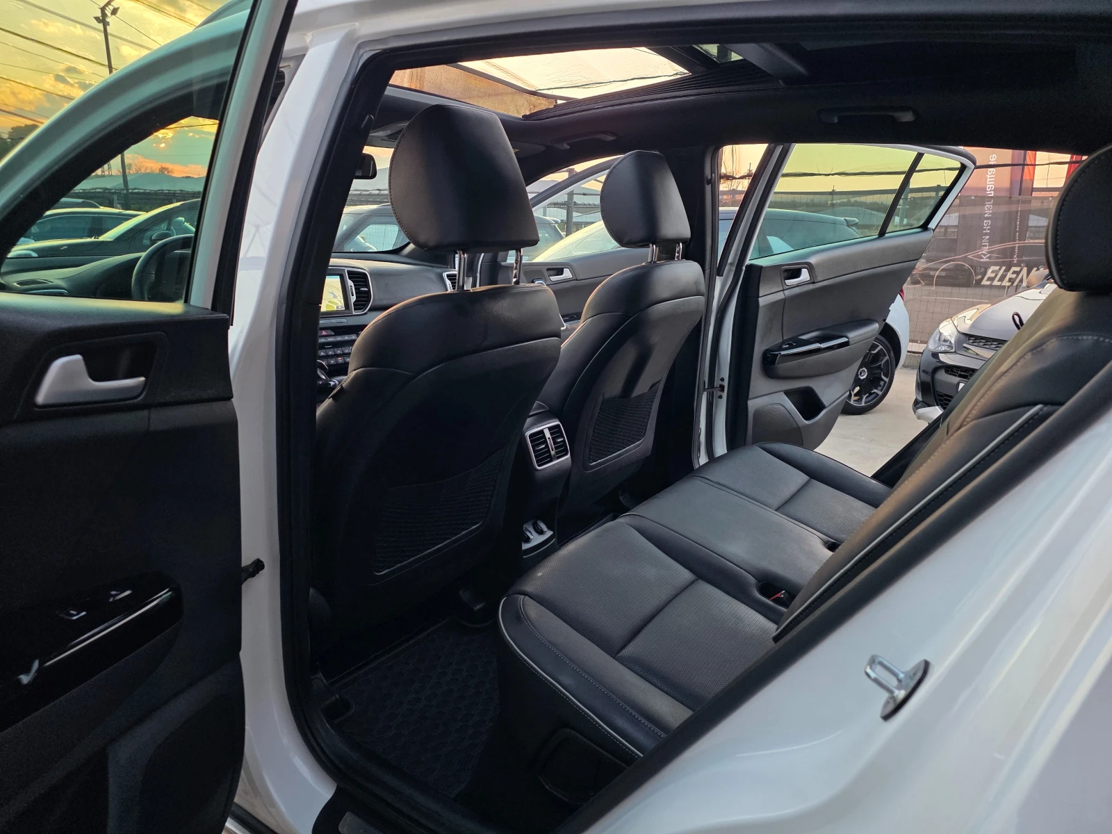 Kia Sportage УНИКАТ 106431км 1.6GDI-177к.с EURO 6-ГЕРМАНИЯ, снимка 14 - Автомобили и джипове - 55066180