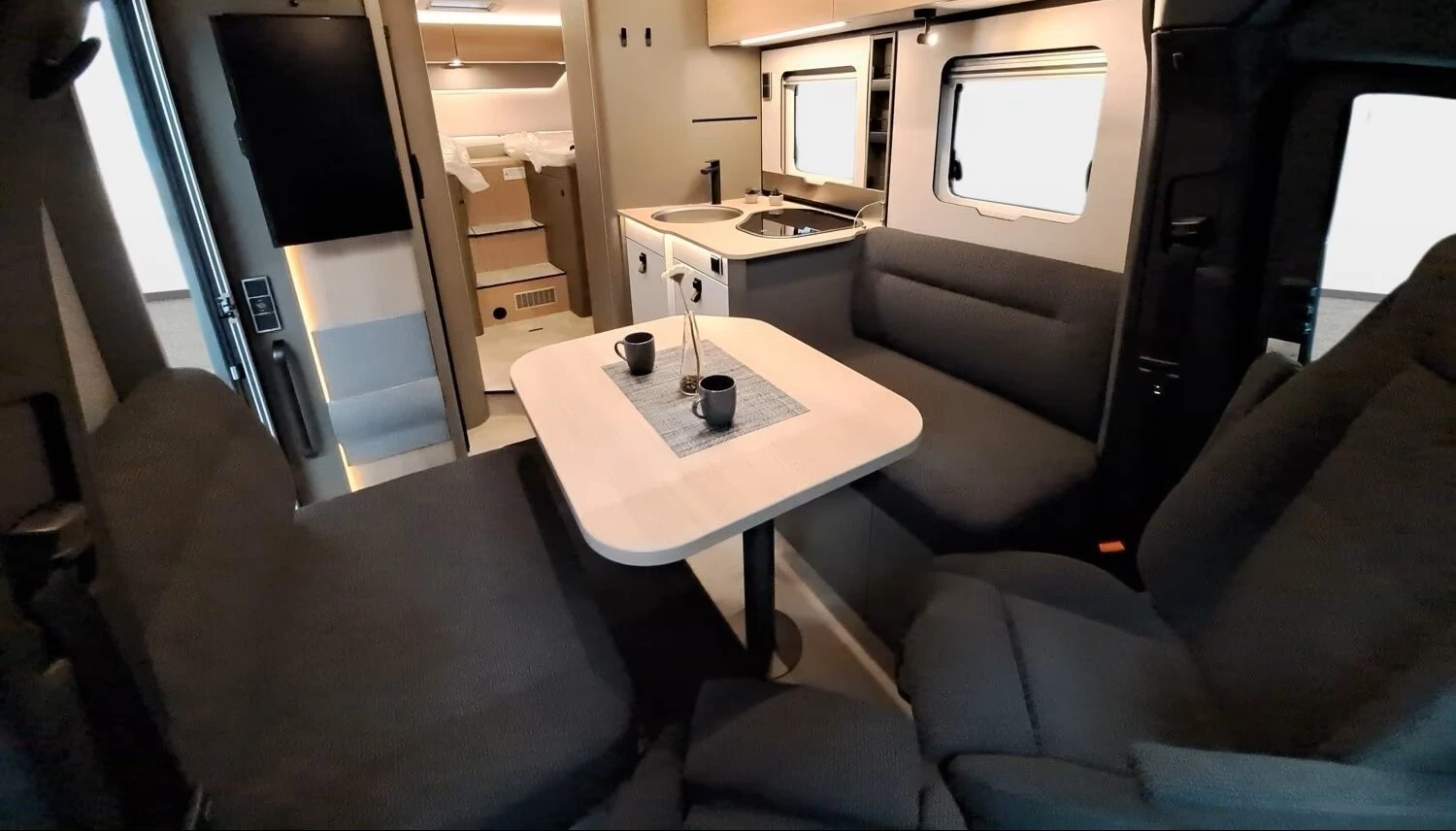 Кемпер HYMER / ERIBA GT-S 685 НОВ МОДЕЛ 3500 kg. , снимка 7 - Каравани и кемпери - 55977875