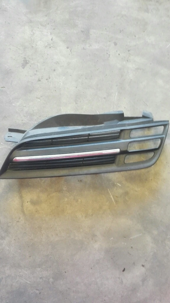 Решетка предна броня лява Нисан Микра