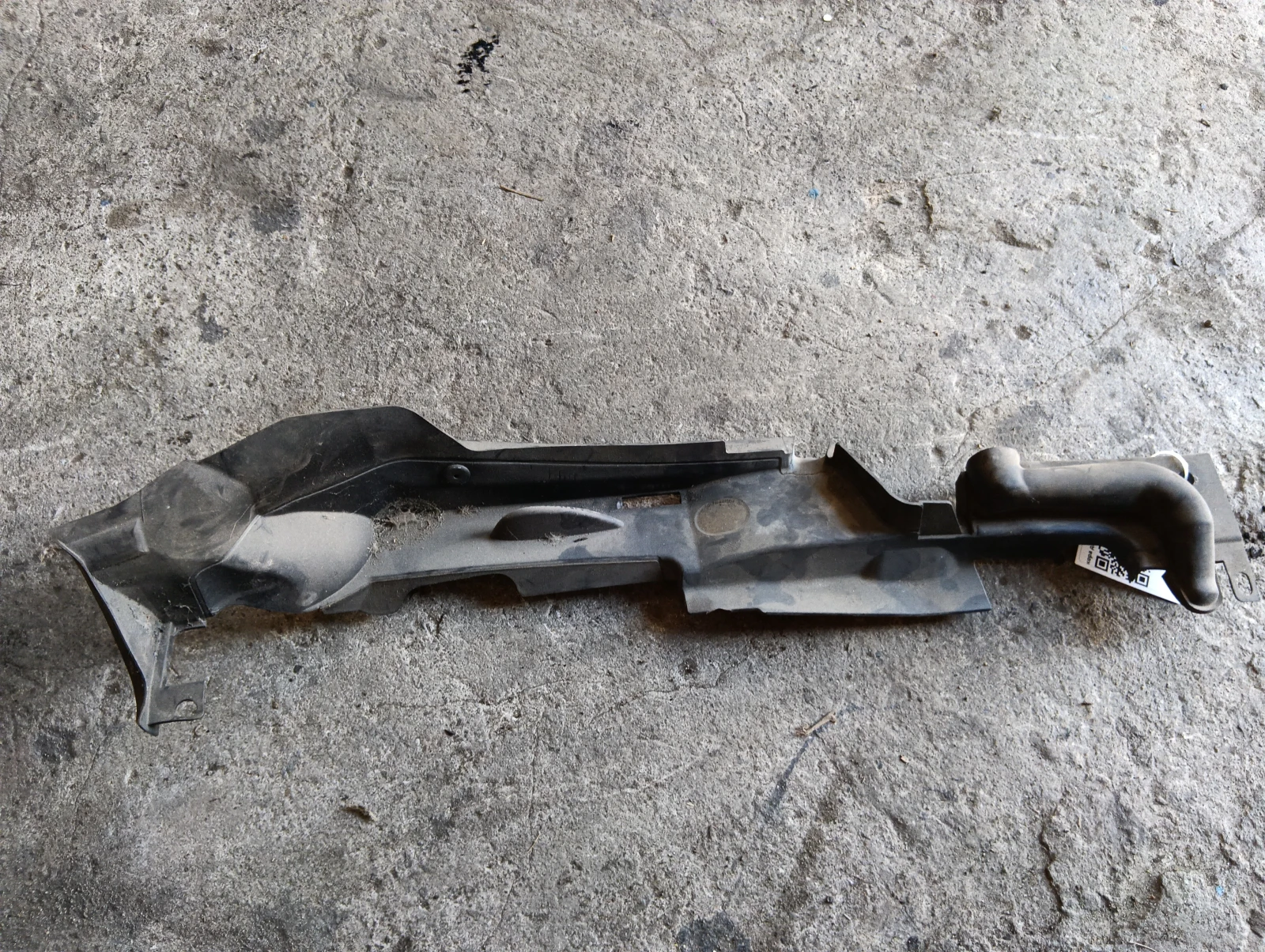 кора дясна 8W0821170 Audi A4