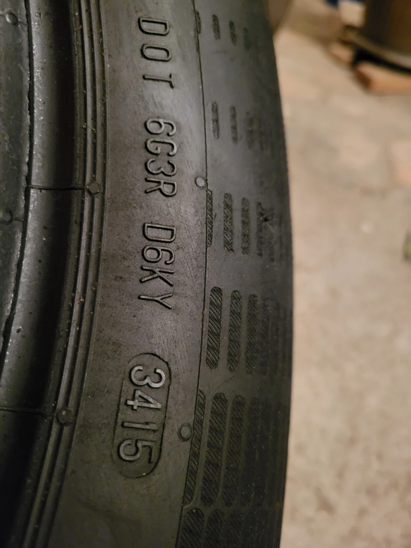 Гуми Летни 215/55R17, снимка 4 - Гуми и джанти - 54428484
