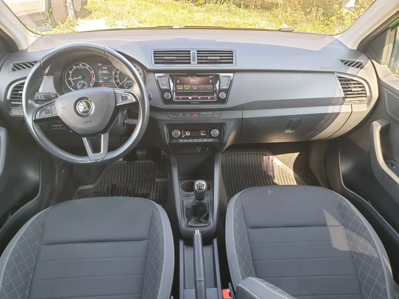 Skoda Fabia 1.0, снимка 9 - Автомобили и джипове - 47337046