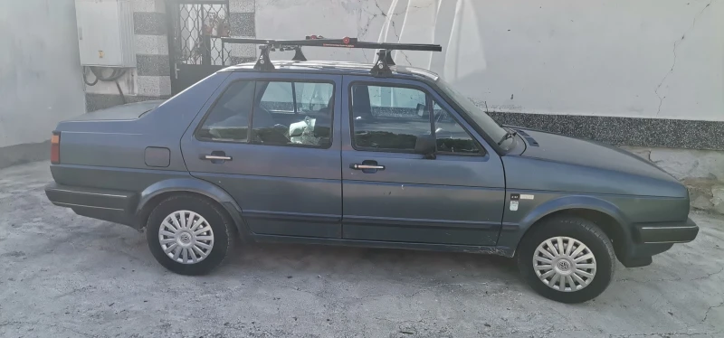 VW Jetta 1.3, снимка 4 - Автомобили и джипове - 47978131