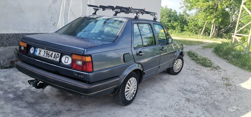 VW Jetta 1.3, снимка 3 - Автомобили и джипове - 47978131