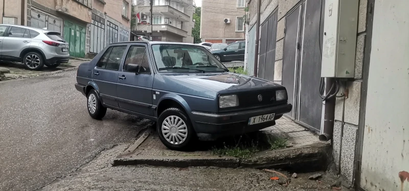 VW Jetta 1.3, снимка 6 - Автомобили и джипове - 47978131