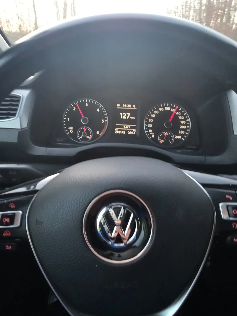 VW Caddy 2.0 TDI, снимка 11 - Автомобили и джипове - 52810807