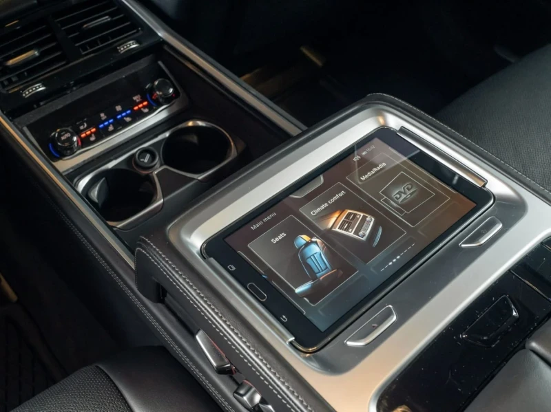 BMW 740 LONG, BOWERS/WILKINS, TABLETS, FULL, снимка 12 - Автомобили и джипове - 53587814