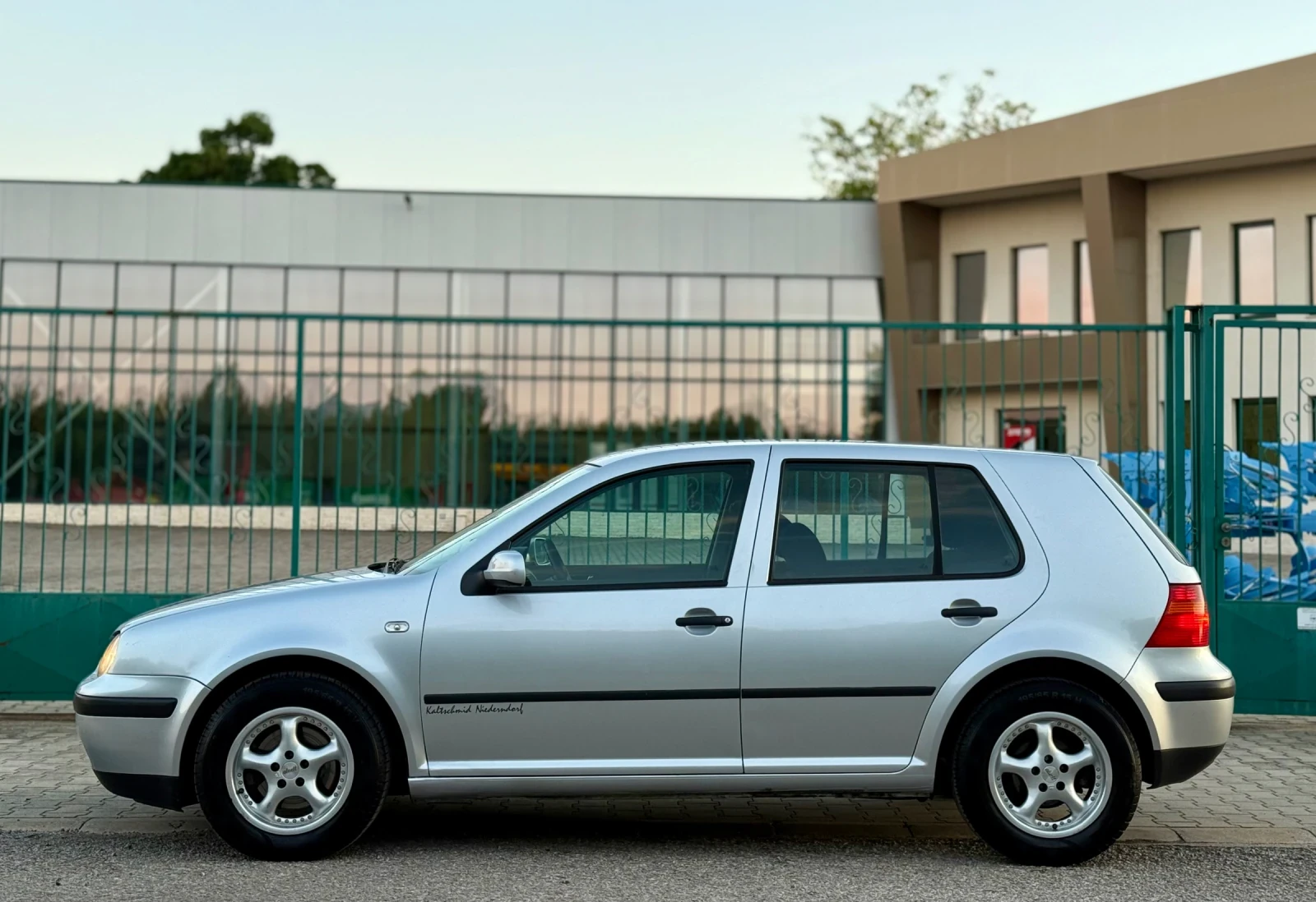 VW Golf 1.9TDi~101hp~КЛИМАТРОНИК - изображение 8