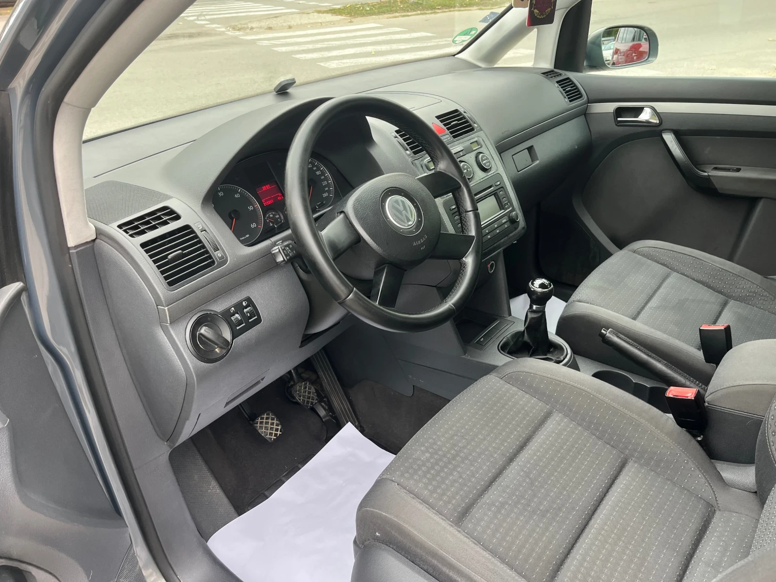 VW Touran 1.9TDI  - изображение 9