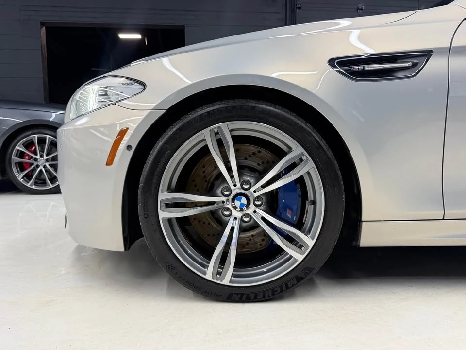 BMW M5 * MOONSTONE METALLIC* COHIBA INDIVIDUAL INTERIOR* , снимка 2 - Автомобили и джипове - 54170304