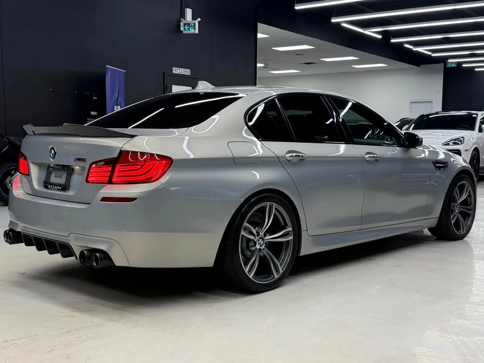 BMW M5 * MOONSTONE METALLIC* COHIBA INDIVIDUAL INTERIOR* , снимка 4 - Автомобили и джипове - 54170304