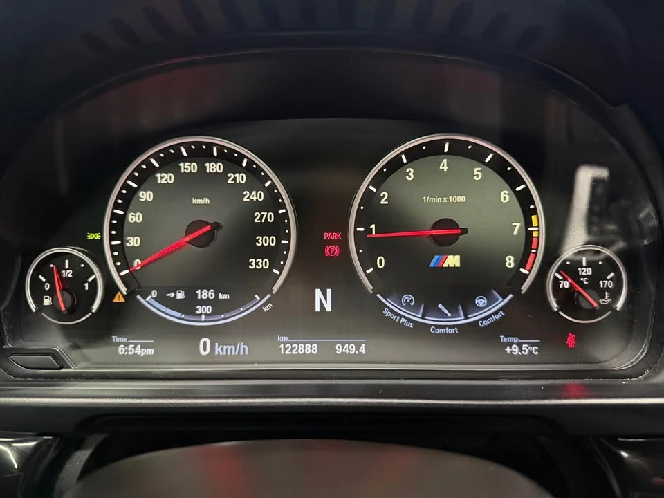 BMW M5 * MOONSTONE METALLIC* COHIBA INDIVIDUAL INTERIOR* , снимка 12 - Автомобили и джипове - 54170304