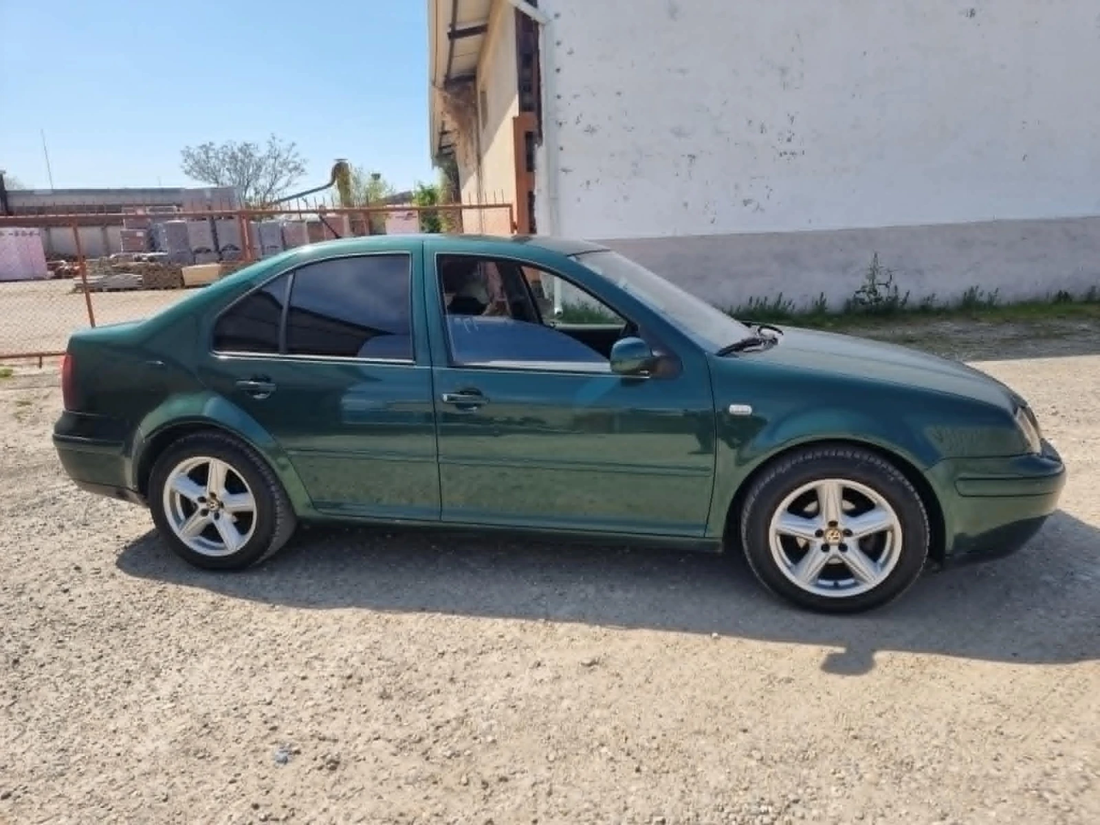 VW Bora 1.6 Газ инжекцион, снимка 2 - Автомобили и джипове - 54340842