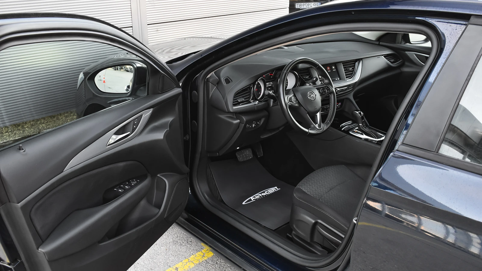 Opel Insignia Grand Sport 1.5 Turbo Edition Automatic, снимка 8 - Автомобили и джипове - 54508826