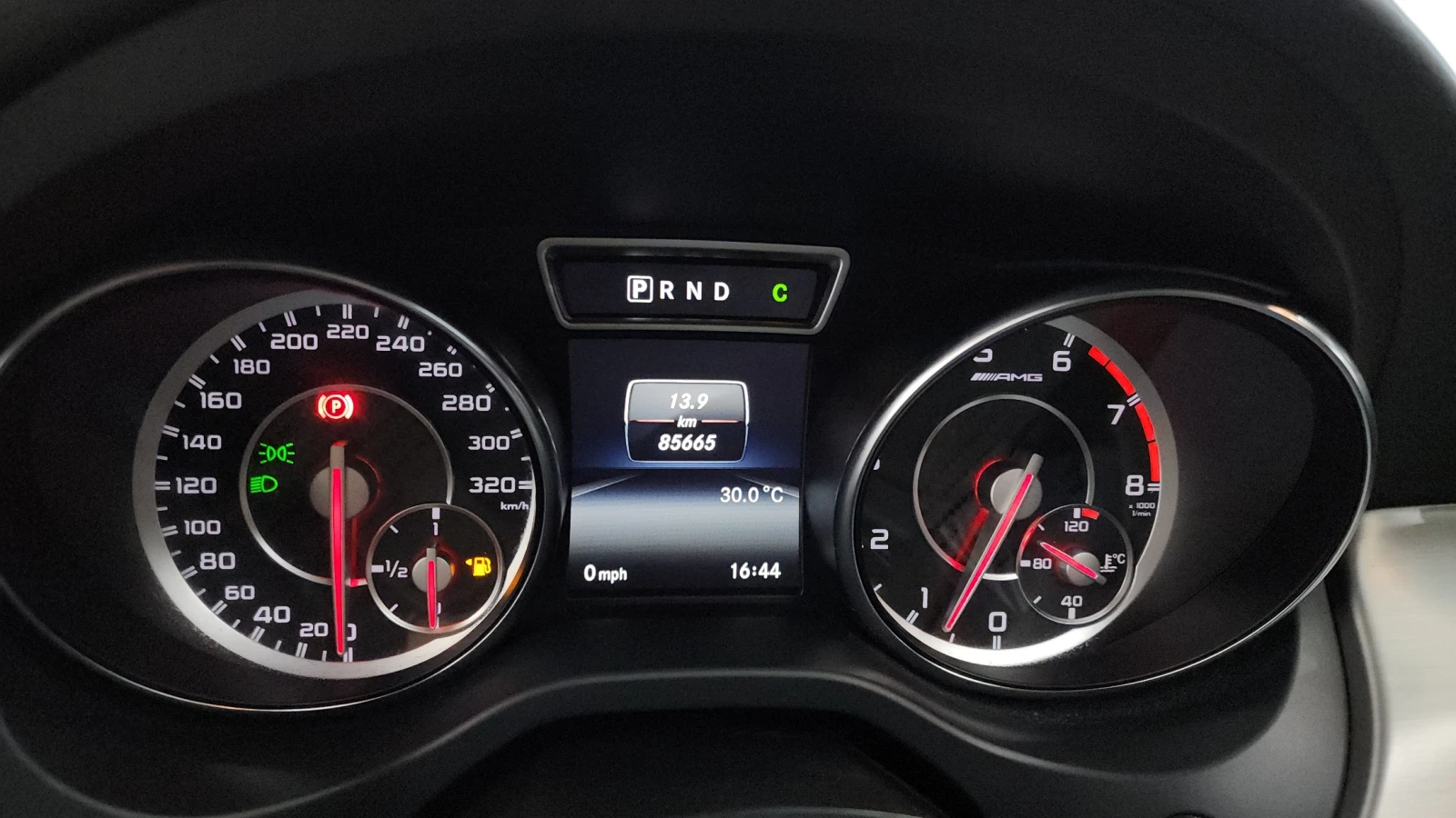 Mercedes-Benz CLA 45 AMG ALCANTARA* BLK OPTIC* DYNAMICA* КРАЙНА ЦЕНА, снимка 8 - Автомобили и джипове - 54975345