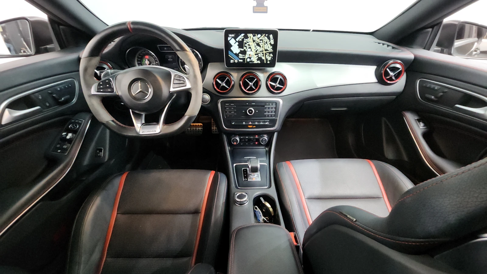 Mercedes-Benz CLA 45 AMG ALCANTARA* BLK OPTIC* DYNAMICA* КРАЙНА ЦЕНА, снимка 7 - Автомобили и джипове - 54975345