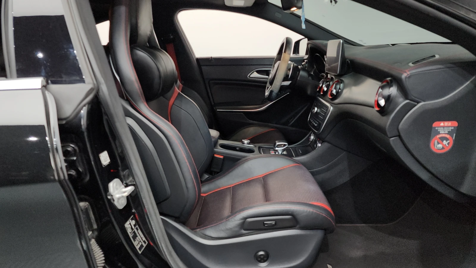 Mercedes-Benz CLA 45 AMG ALCANTARA* BLK OPTIC* DYNAMICA* КРАЙНА ЦЕНА, снимка 13 - Автомобили и джипове - 54975345