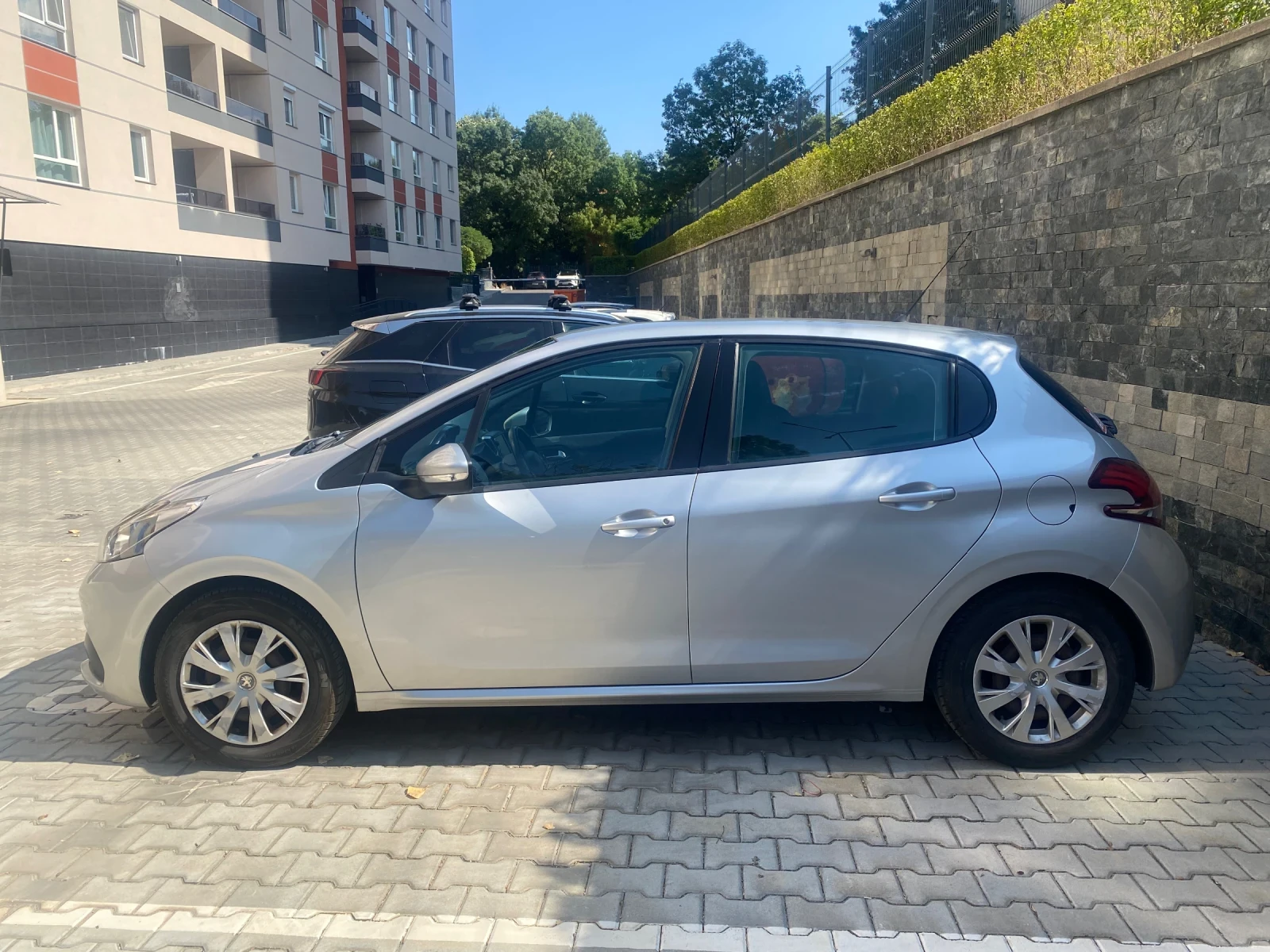 Peugeot 208 1.2PureTech Първи Собственик. СФА, снимка 2 - Автомобили и джипове - 55779094