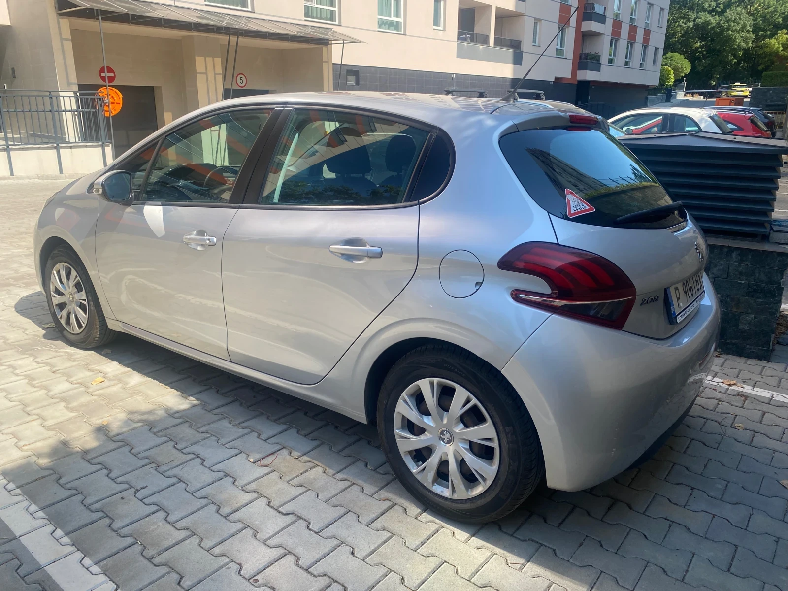 Peugeot 208 1.2PureTech Първи Собственик. СФА, снимка 3 - Автомобили и джипове - 55779094