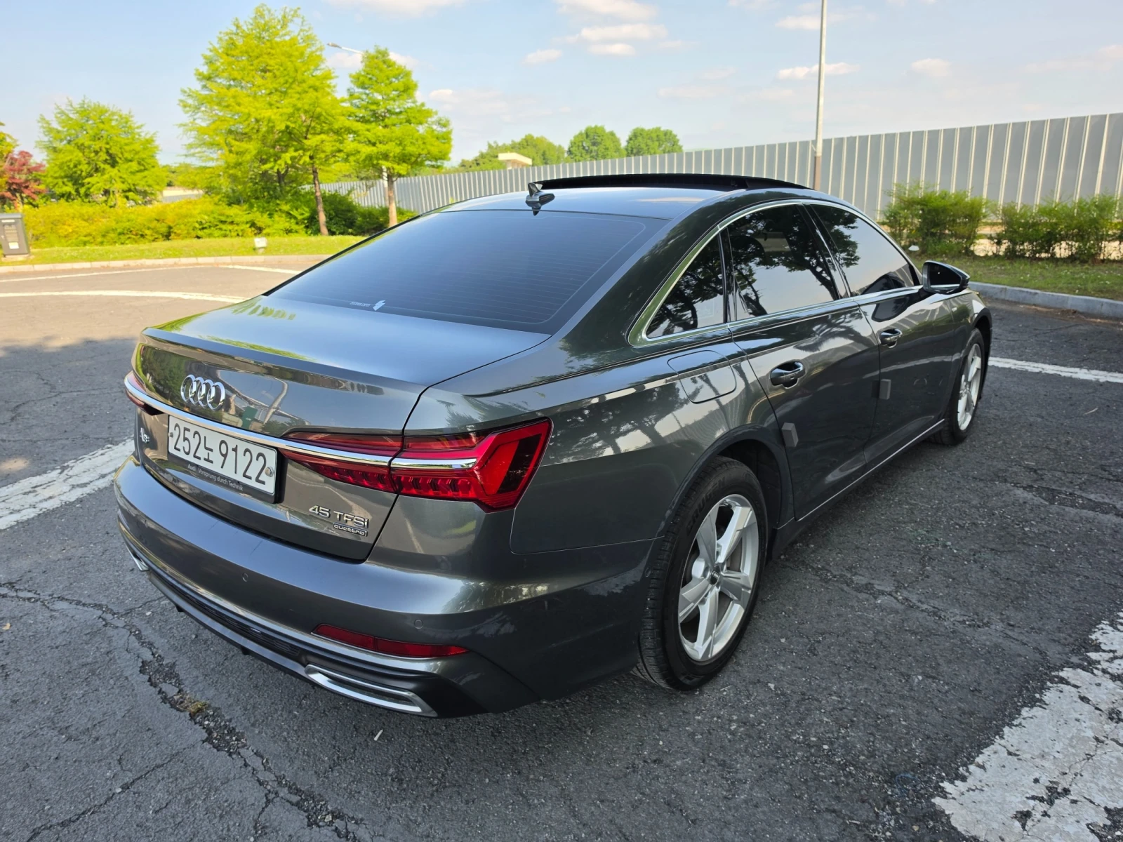 Audi A6 45TFSI QUATTRO * ОБДУХ * DIS * ЛЮК * 360, снимка 5 - Автомобили и джипове - 55802153