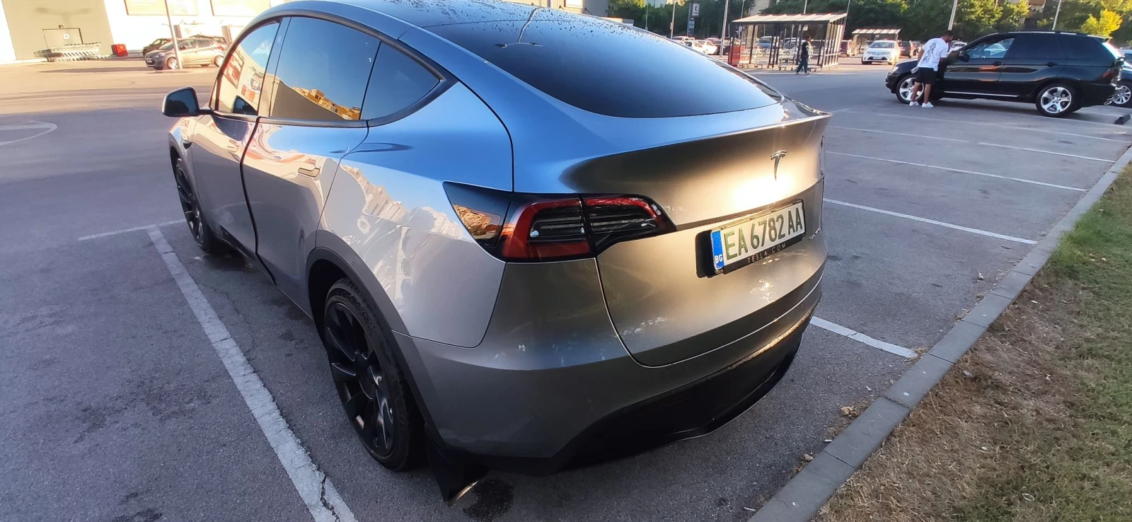 Tesla Model Y Long range Dual motor, снимка 4 - Автомобили и джипове - 55981250