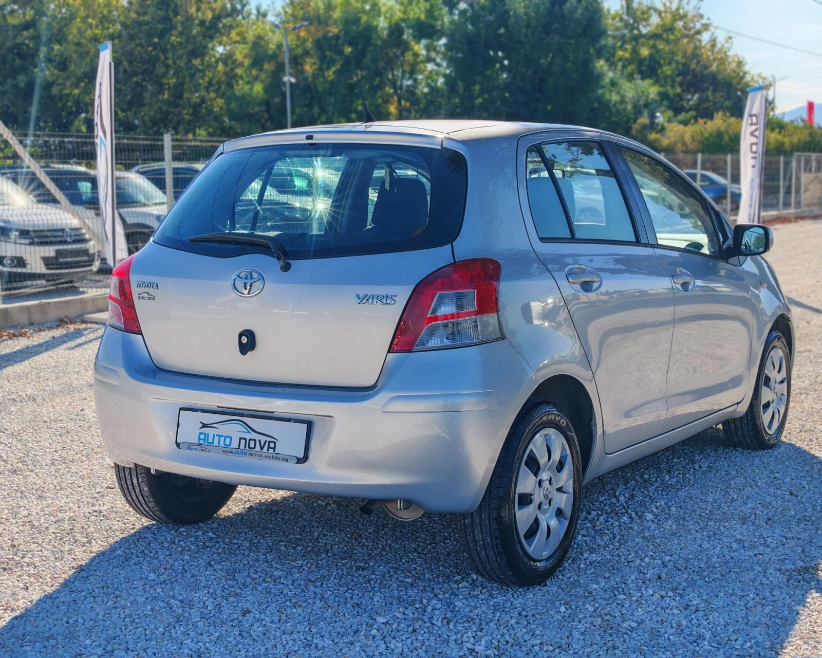 Toyota Yaris 1.0 73 К.С. БЕНЗИН! , снимка 5 - Автомобили и джипове - 56120304